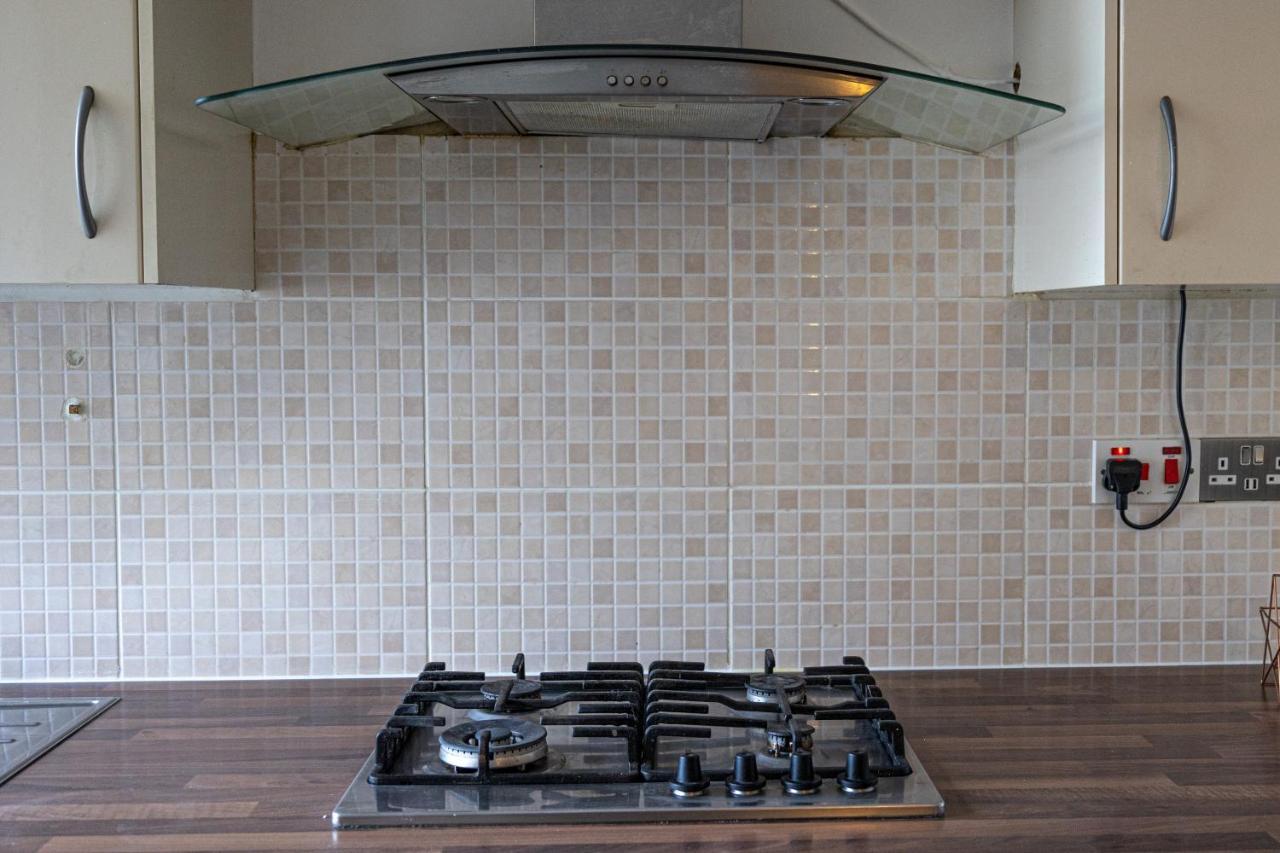 London - 4 Bed - Sleeps 8 - Garden - Pet Friendly Villa Exterior foto