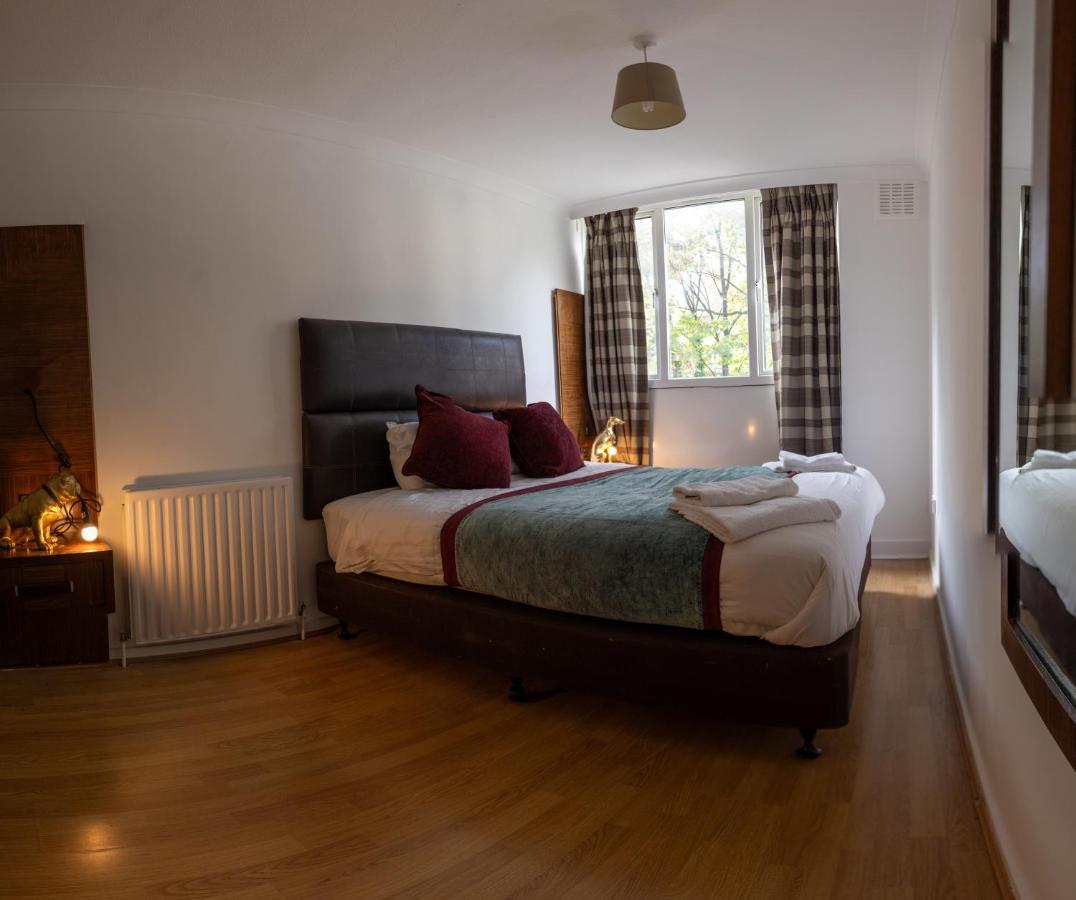 London - 4 Bed - Sleeps 8 - Garden - Pet Friendly Villa Exterior foto