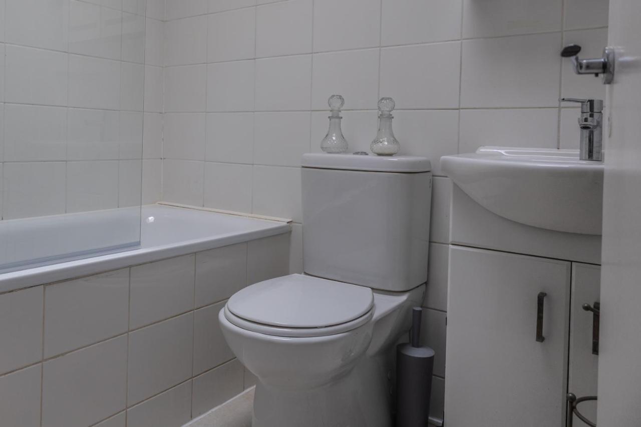 London - 4 Bed - Sleeps 8 - Garden - Pet Friendly Villa Exterior foto